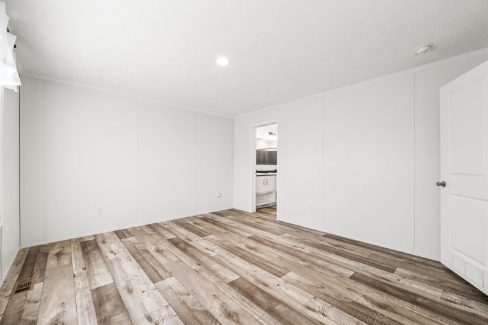 Oxford Village - Image 17