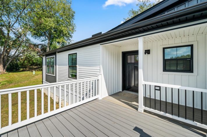 Oxford Village - Image 23