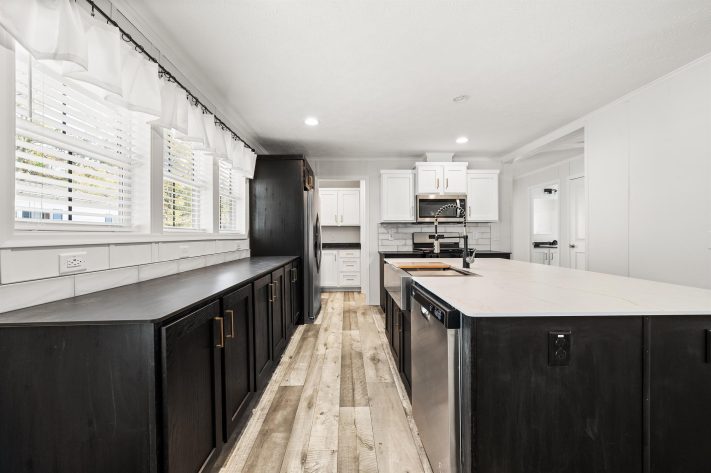 Oxford Village - Image 32